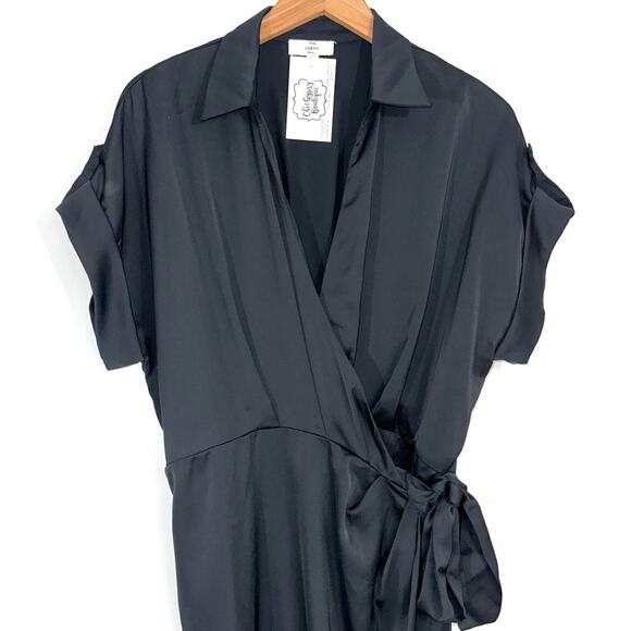 NWT Entro Black Satin Short Sleeve Collared Wrap Midi Dress Size Large - Picture 4 of 13